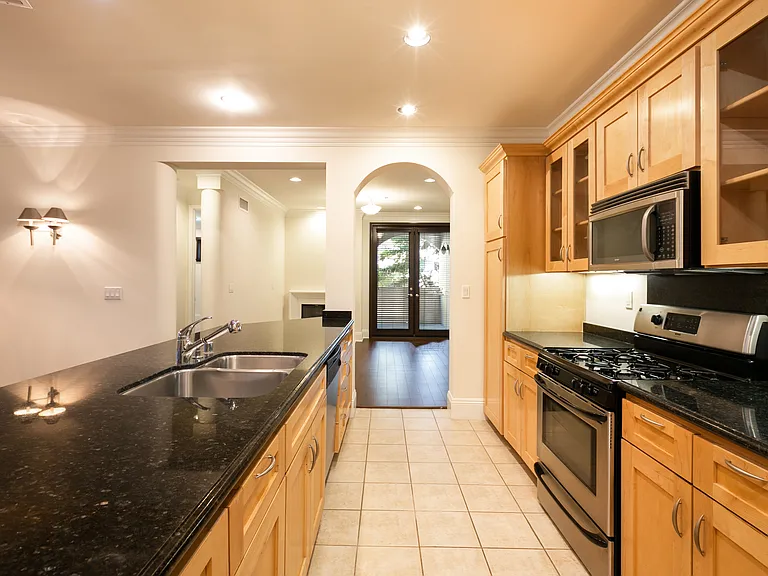 10305 Almayo Ave #404 — Photo 12