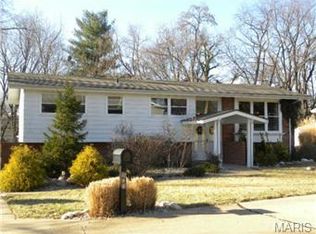 823 Parkfield Ter, Ballwin, MO