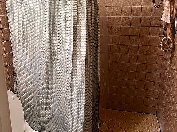 5th image of 1721 Bay Cir E