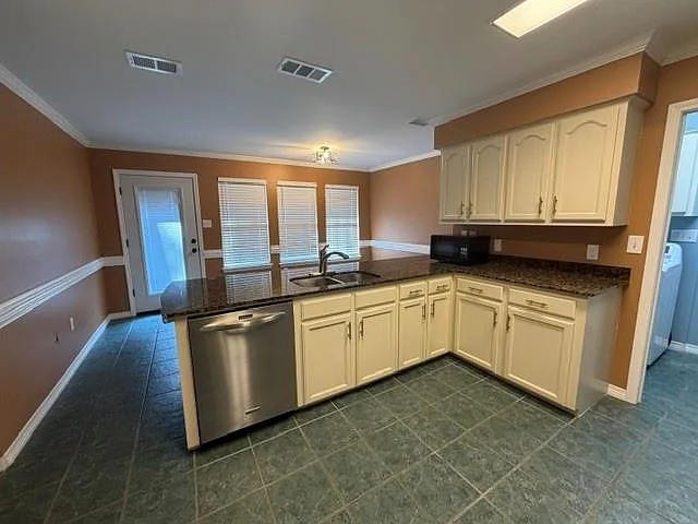 2932 Lloyds Ln — Photo 3