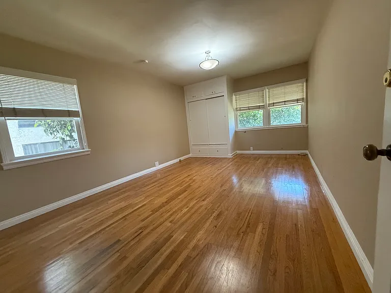 Oversized primary bedroom with 2 closets