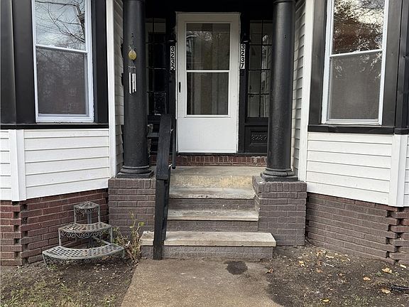 3rd image of 3235 Oak Rd