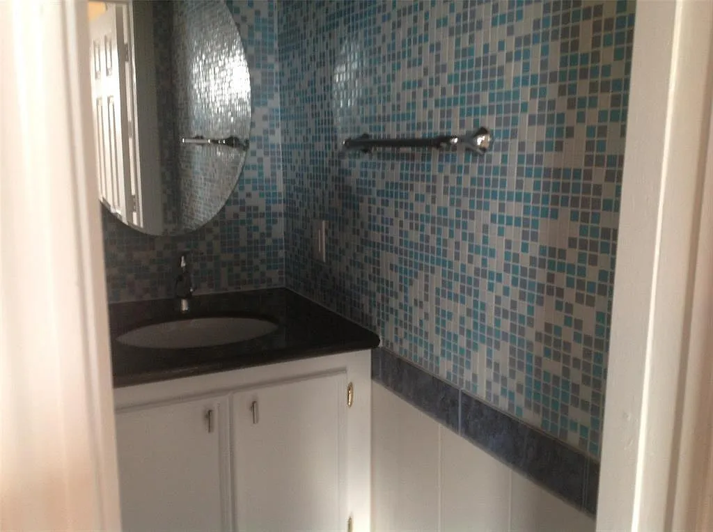 2 bed, 2.0 bath, 1880 sqft, $1,650 — Photo 4