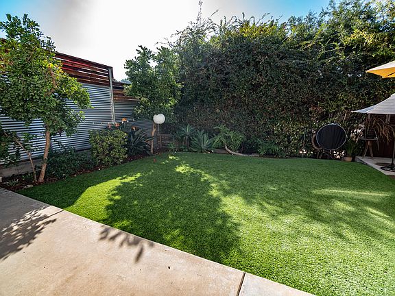 Fully enclosed private yard shared with one other unit