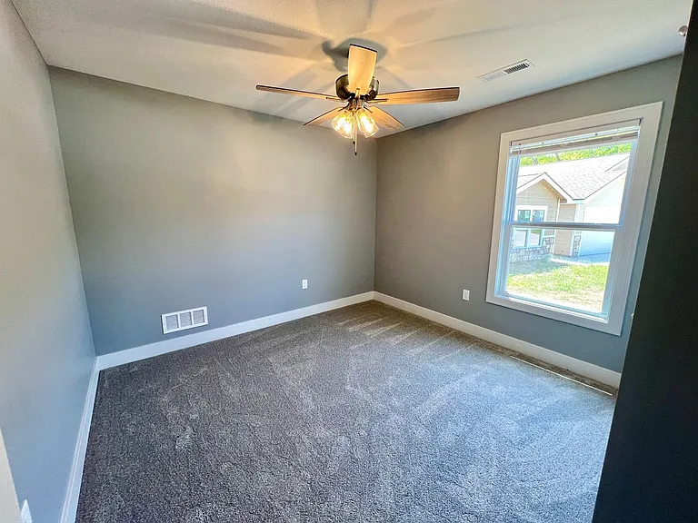 4647 Pierce Dr — Photo 9