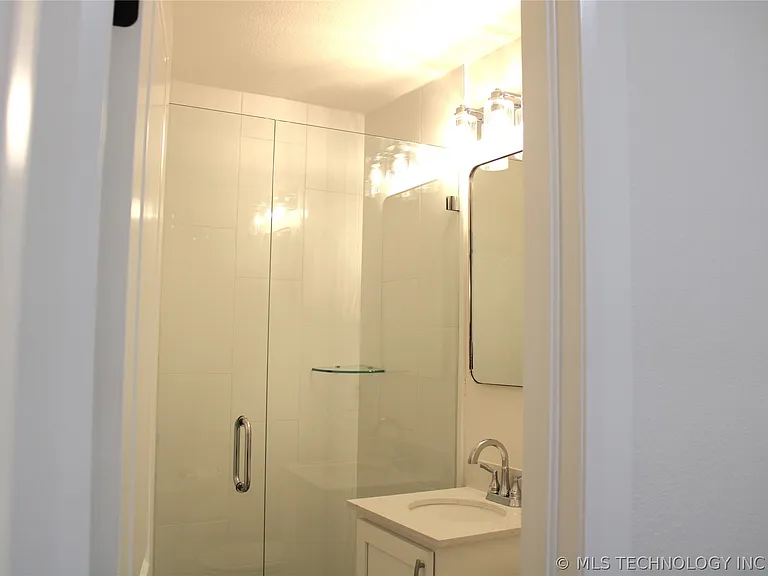 1428 S Harvard Ave — Photo 13