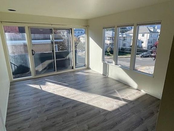 4th image of 356 Jayne Ave #101