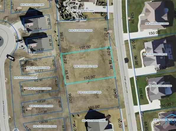 890 Pine Valley Dr, Bowling Green, OH 43402