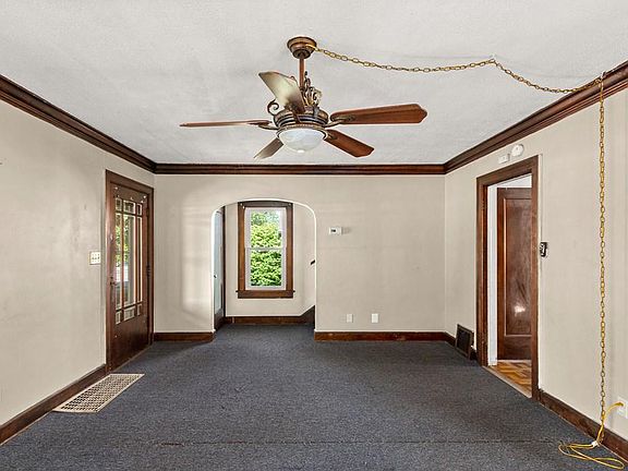 3rd image of 405 Lexington Ave