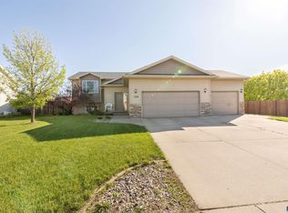 1316 W Creekside Dr, Brandon, SD 57005