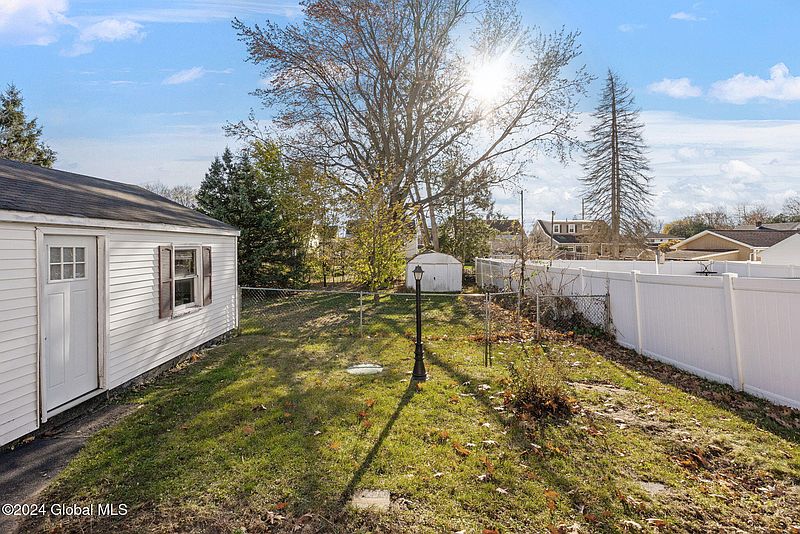 5th image of 109 Glenville Street