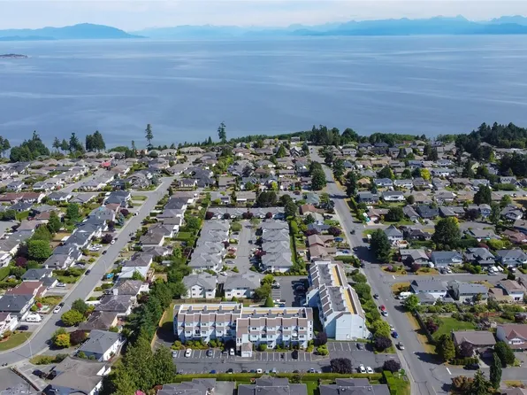 6231 Blueback Rd #102A, Nanaimo, BC V9V 1J3