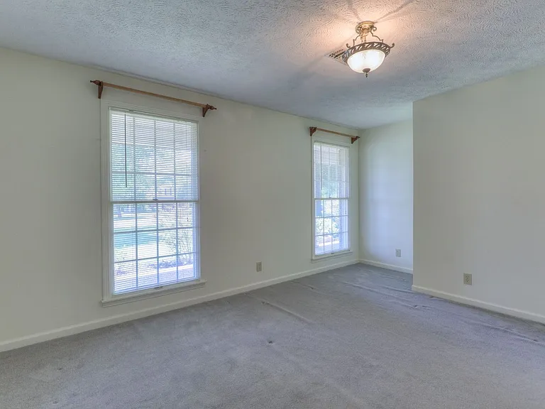 2303 Friendship Dr — Photo 24