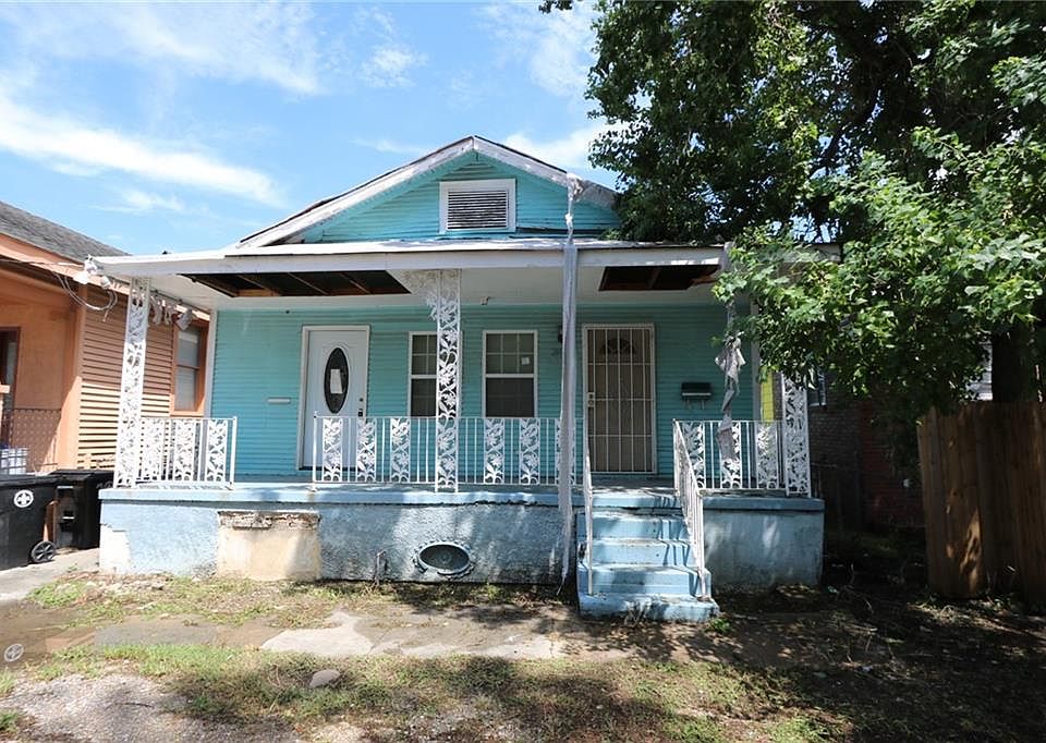 1st image of 2117 Spain St