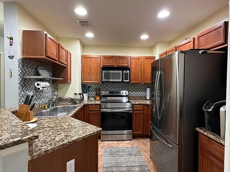4600 E Moody Blvd #8M — Photo 10