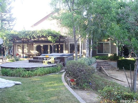 3rd image of 1702 Summerhill Ct