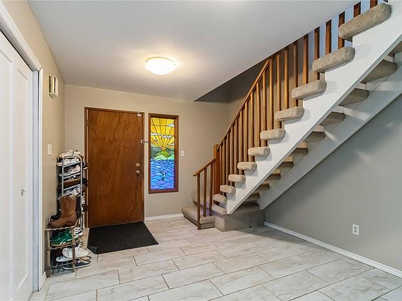 5th image of 2753 Arbutus Rd