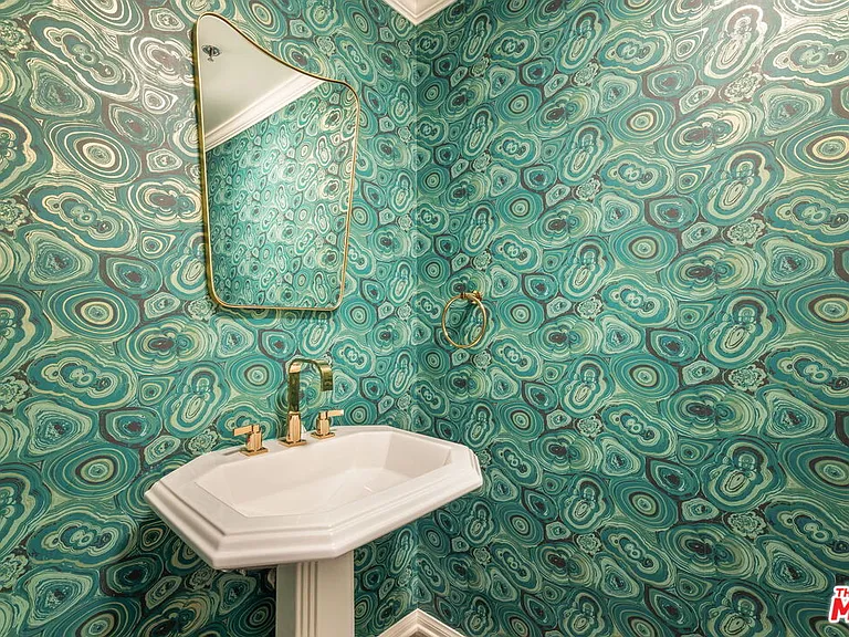 930 N Doheny Dr #103 — Photo 10
