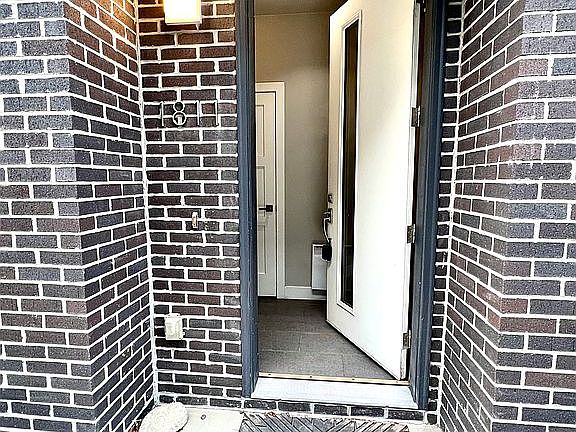 2nd image of 1811 N Irving St
