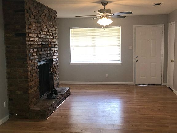 3rd image of 1500 Laurel Ln
