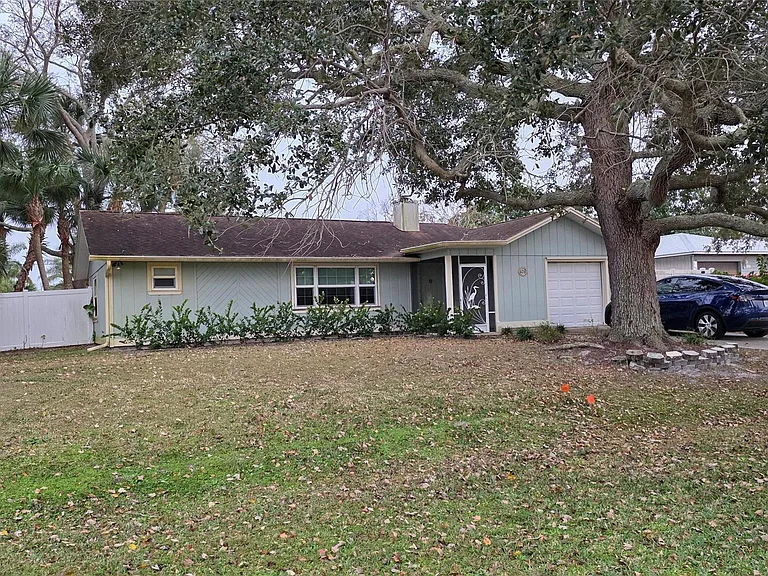 426 Tulip Dr — Photo 3
