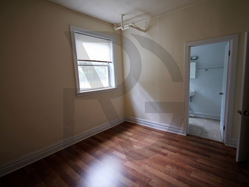 1st image of 2536 N Sawyer Ave #U103