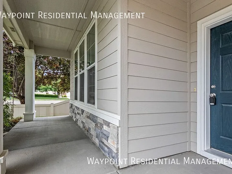 1142 W Parkstone St — Photo 3