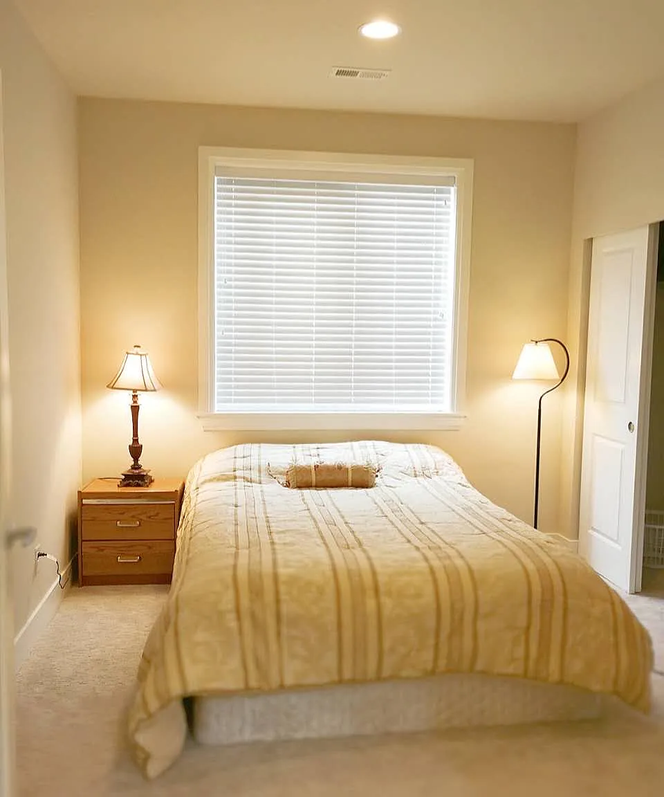 6 bed, 3000 sqft, $1,000 — Photo 3