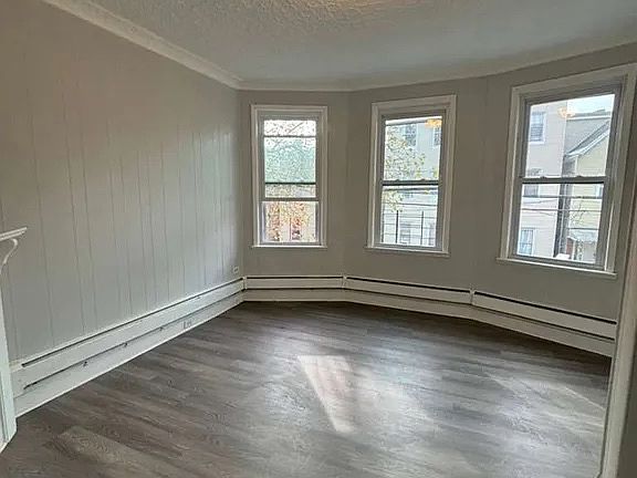 4th image of 43 Hawkins St Floor 2