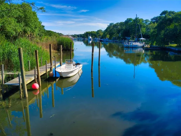 32 Senix Ave, Center Moriches, NY 11934