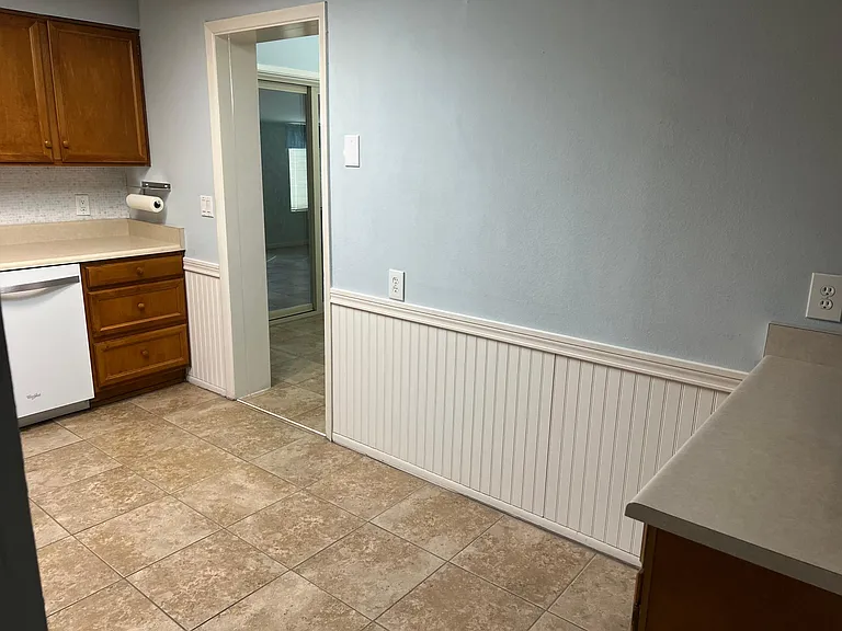 10946 W Canterbury Dr — Photo 13