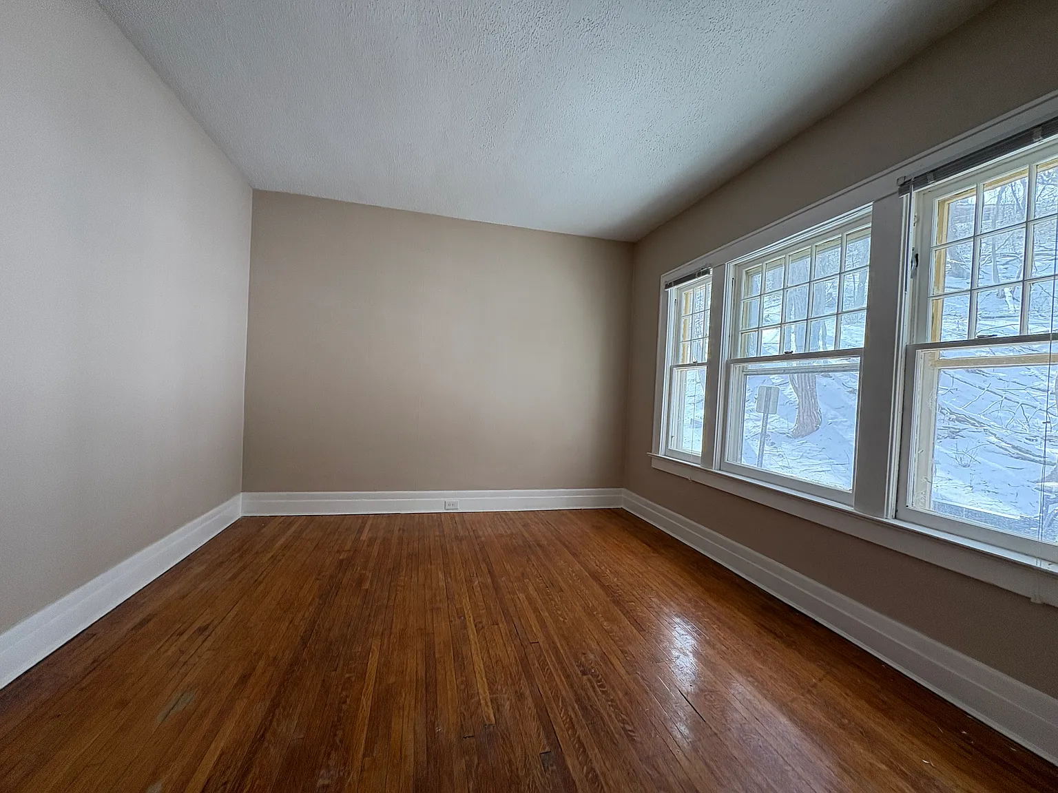 3 bed, 1400 sqft, $2,095 — Photo 1