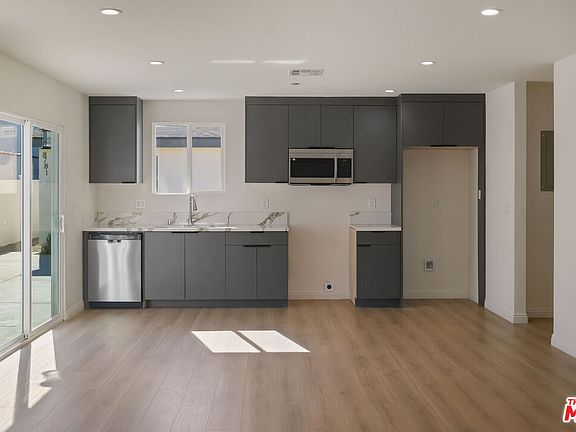 4th image of 8779 S Hobart Blvd