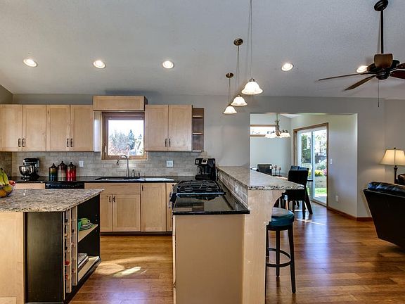 4th image of 13528 James Ave S