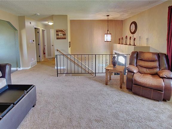 3rd image of 728 Westgate Dr