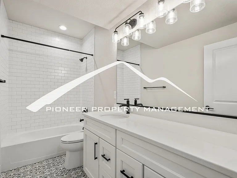 2398 Merlot Dr — Photo 24