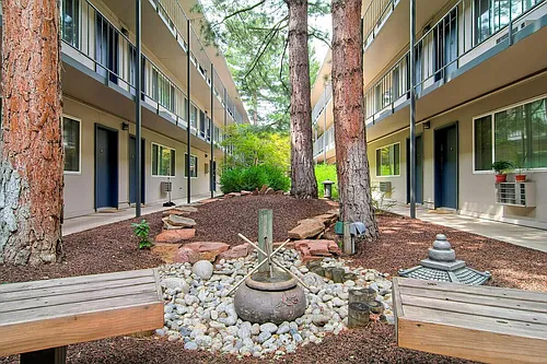 Harper House Apartments Photo 1
