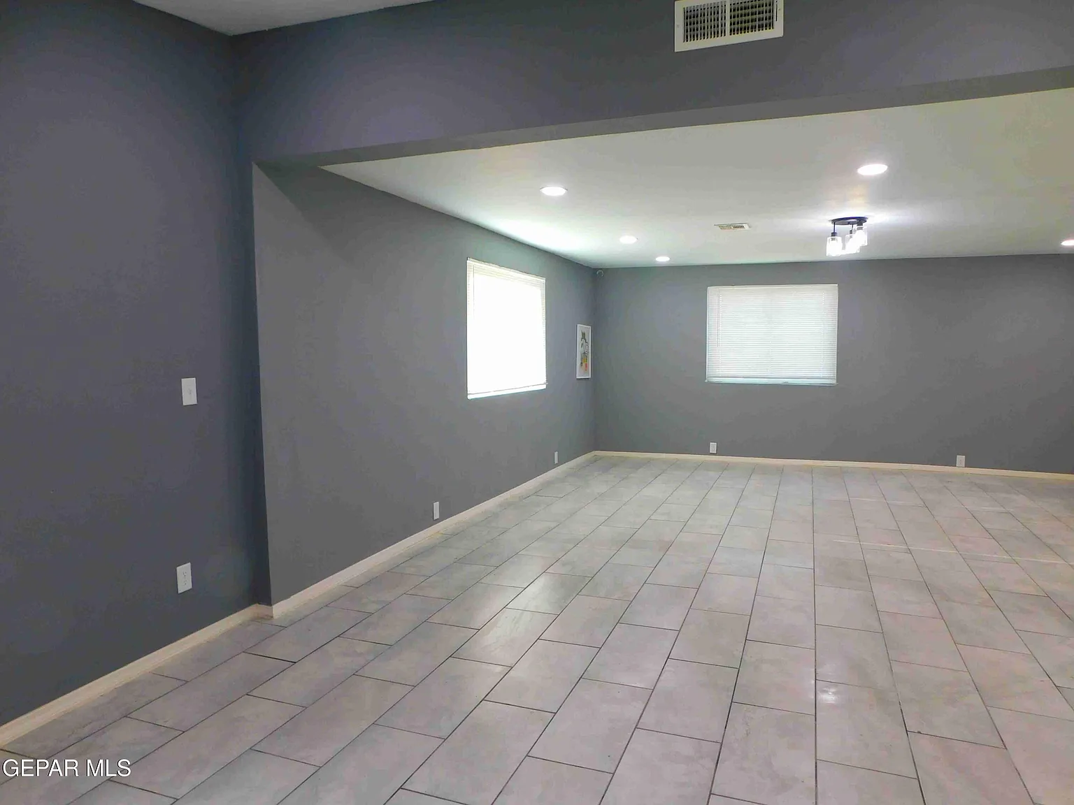 3 bed, 2.0 bath, 1890 sqft, $1,400 — Photo 4