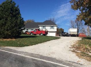 38512 E Round Prairie Rd, Oak Grove, MO 64075