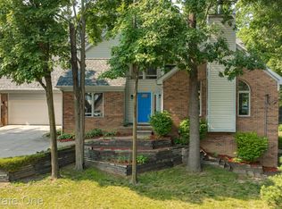 2520 S Commerce Rd, Commerce Township, MI 48390