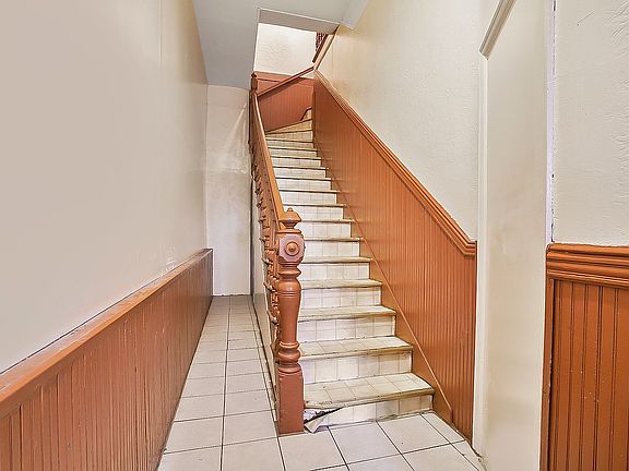 5th image of 688 Woodward Ave