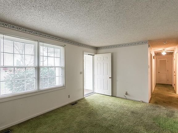 5th image of 1489 Orleans Ct W