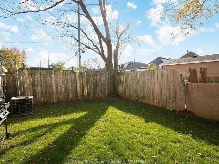 1567 Cataraqui St #UPPER — Photo 10