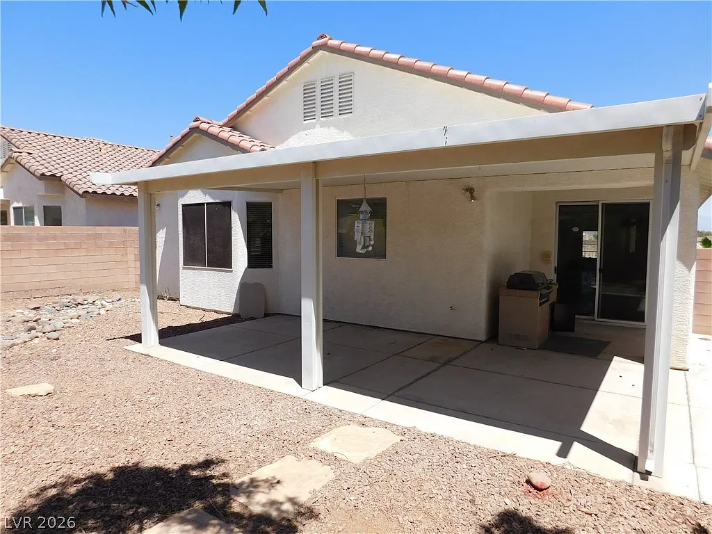 4 bed, 2.0 bath, 1795 sqft, $2,500 — Photo 3