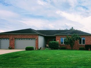 202 Pheasant Ln, Hudson, IL