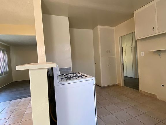 3rd image of 13440 Doty Ave