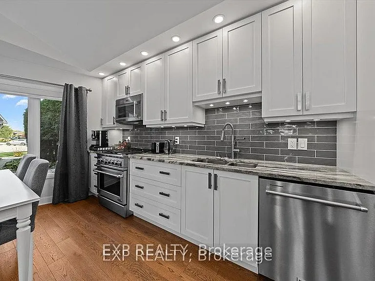 18 Ivylea St #B — Photo 6
