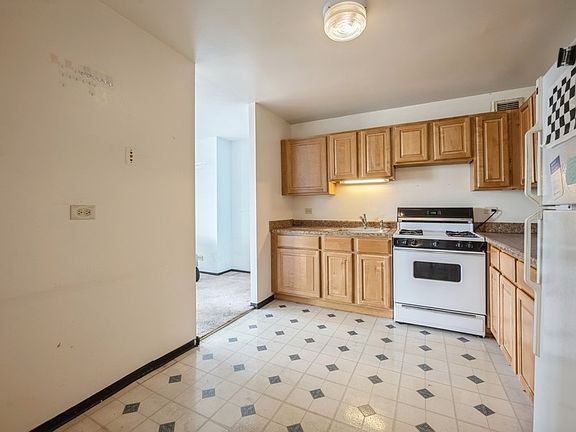 3rd image of 4800 S Lake Park Ave #2509A