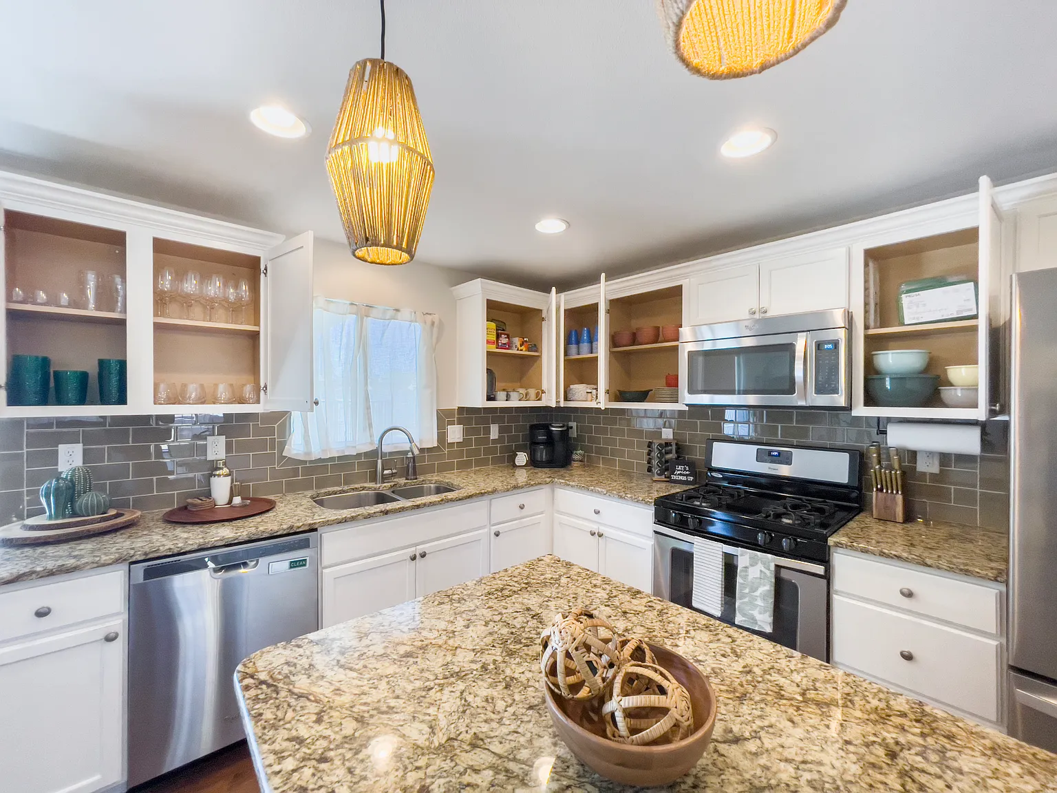 4 bed, $3,495 — Photo 4