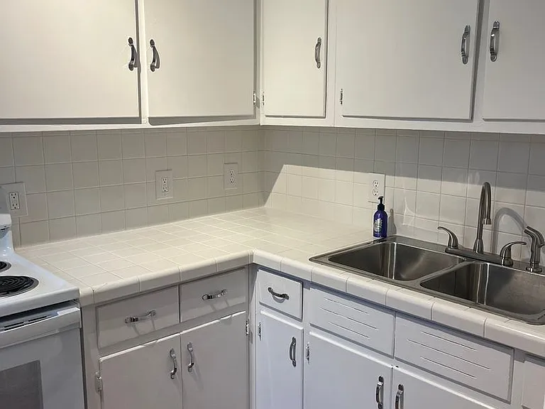 2940 Oleander Dr #C7 — Photo 3